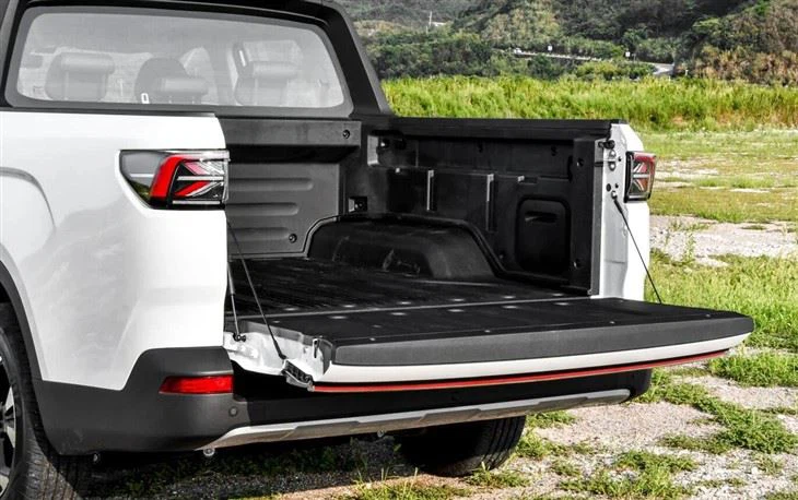 Electric Pickup Truck